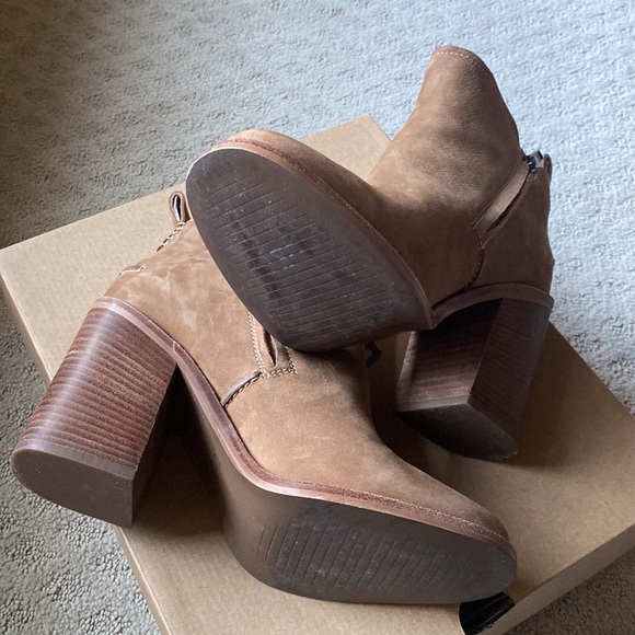UGG Pixie boot size 9 color chestnut - Picture 4 of 5